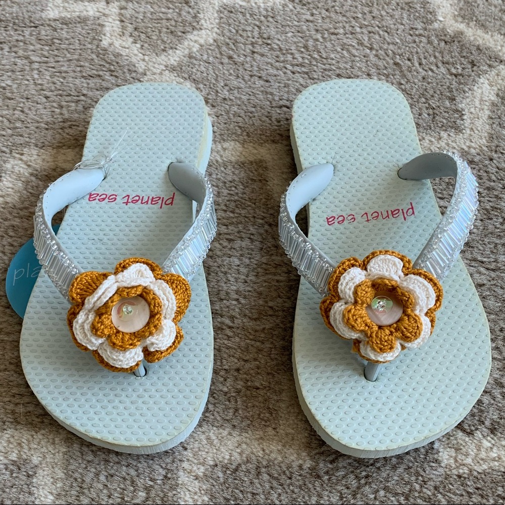 NWT Planet Sea flip flops